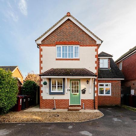 Chichester Retreat House With Free Parking エクステリア 写真