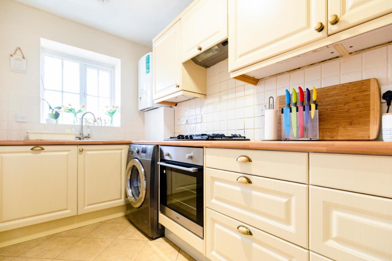 Chichester Retreat House With Free Parking エクステリア 写真