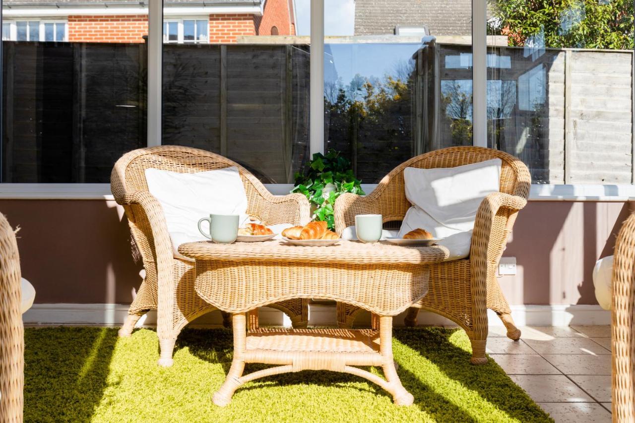 Chichester Retreat House With Free Parking エクステリア 写真