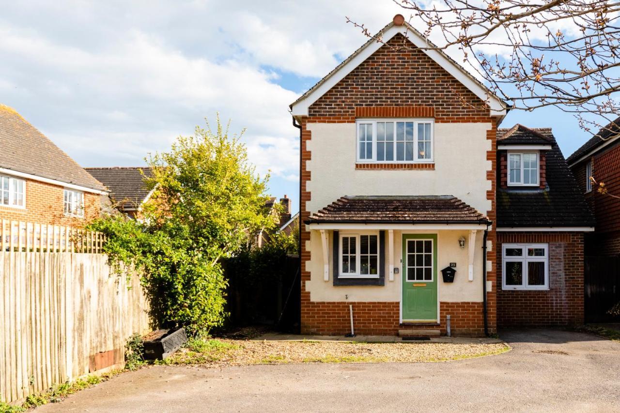 Chichester Retreat House With Free Parking エクステリア 写真