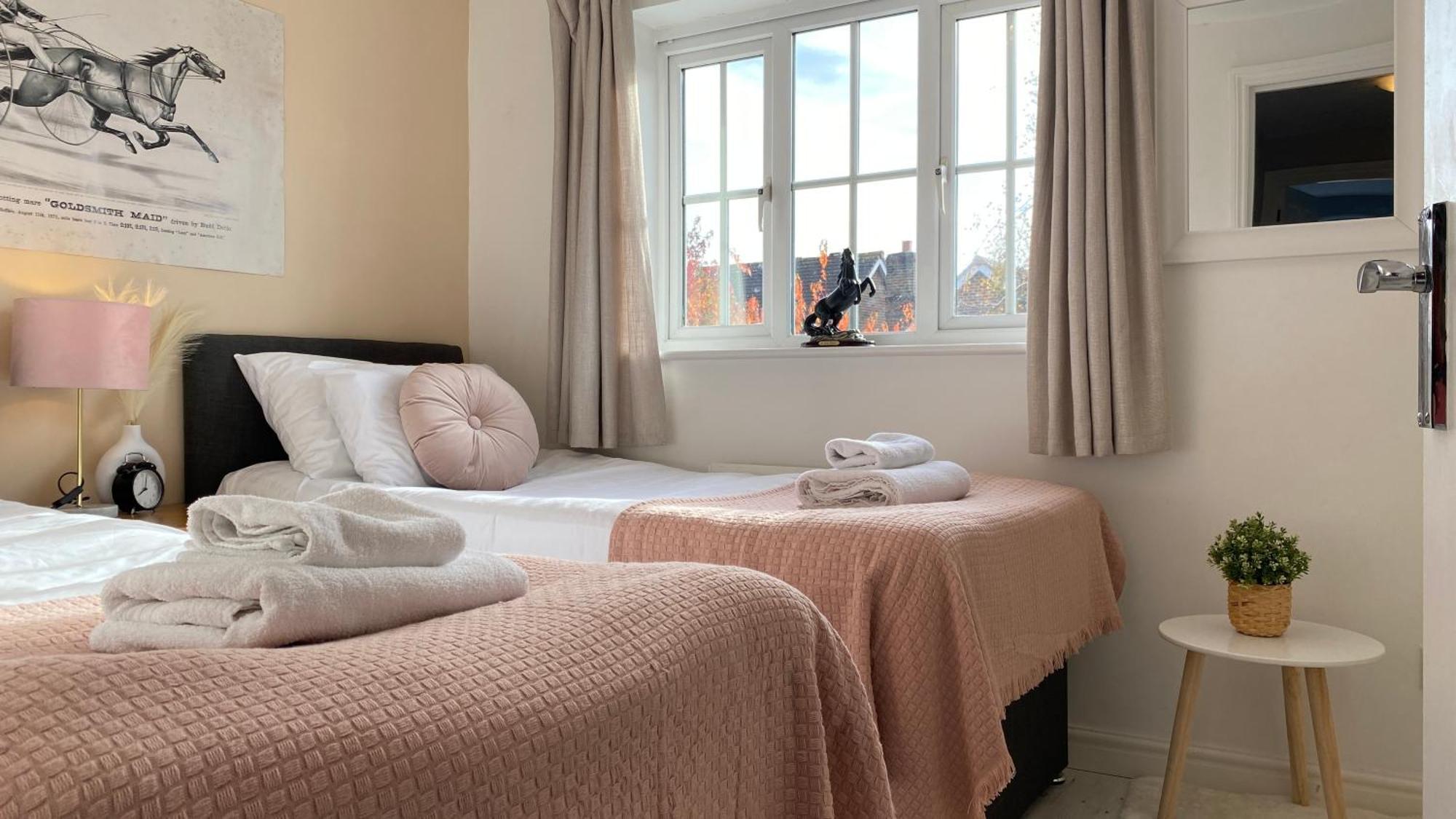 Chichester Retreat House With Free Parking エクステリア 写真