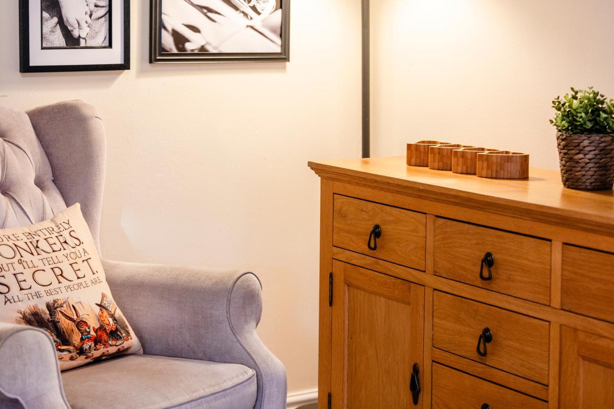 Chichester Retreat House With Free Parking エクステリア 写真