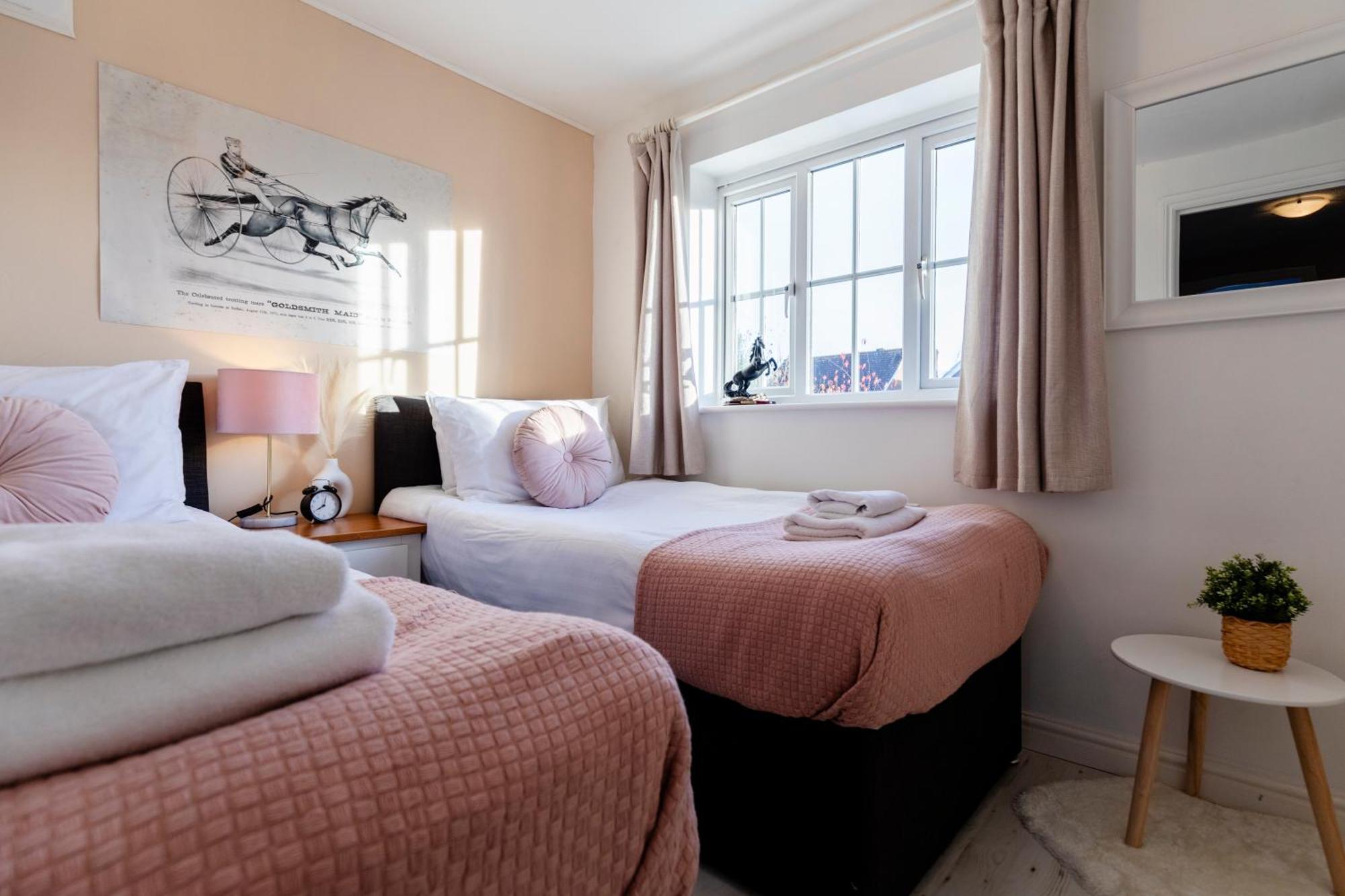 Chichester Retreat House With Free Parking エクステリア 写真