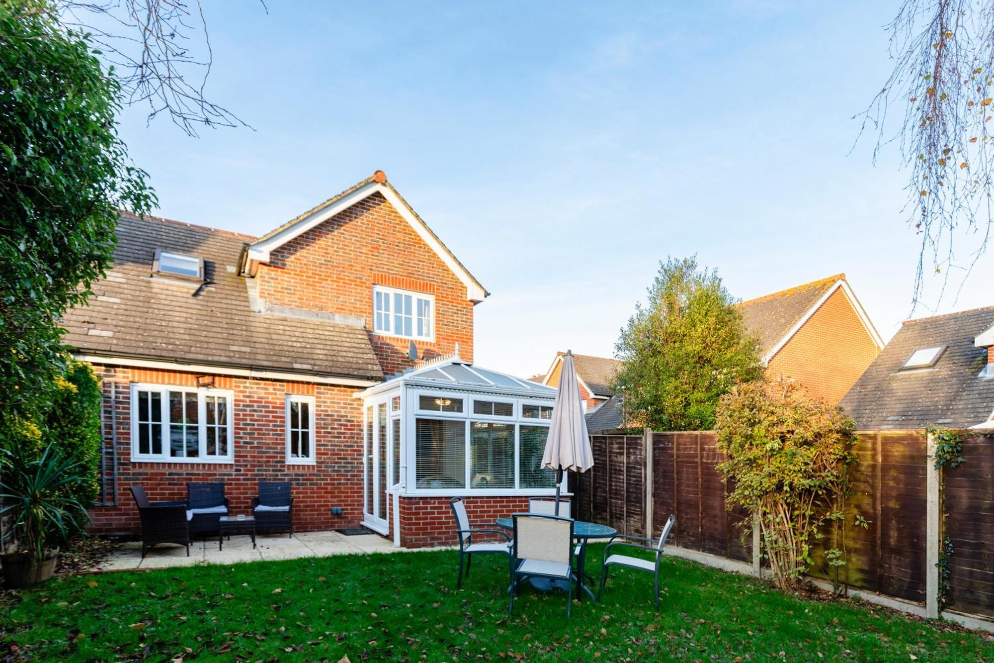 Chichester Retreat House With Free Parking エクステリア 写真